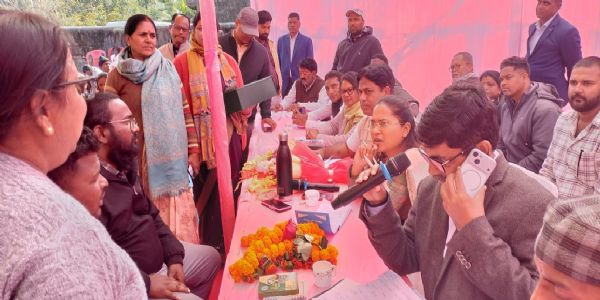 ग्रामीणों को कार्य के लिए दफ्तर का चक्कर लगाना न पड़े : मंत्री