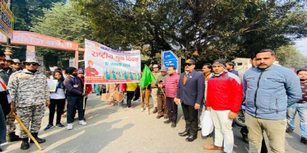 युवाओं की शक्ति से स्वच्छ बरेली का संकल्प रैली निकली