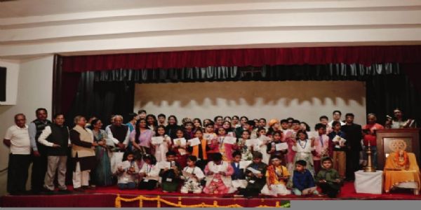 विश्व हिंदी दिवस पर नागौरी ट्रस्ट के आयोजन में छात्रों ने किया काव्य पाठ