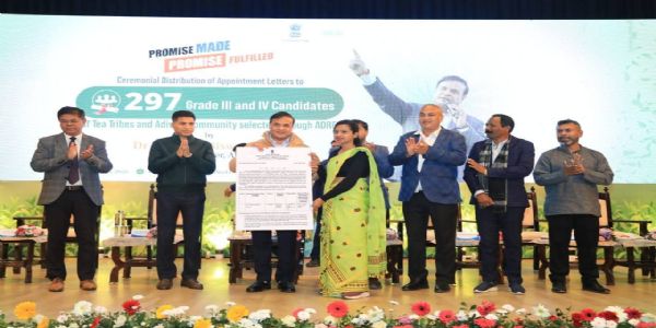 चाय जनजाति व आदिवासी समुदाय के 297 युवाओं को मुख्यमंत्री सरमा ने सौंपा नियुक्ति पत्र