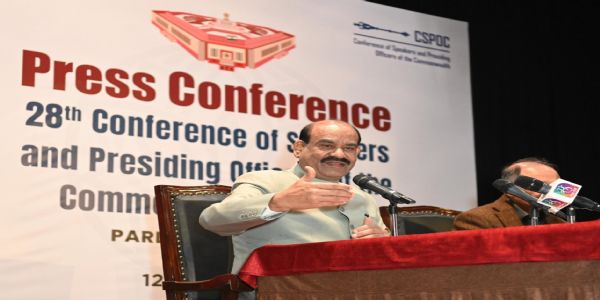 प्रेसवार्ता करते ओम बिरला