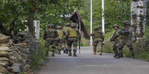 राजौरी की नियंत्रण रेखा के भीतरी इलाकों में सुरक्षाबलों का तलाशी अभियान जारी