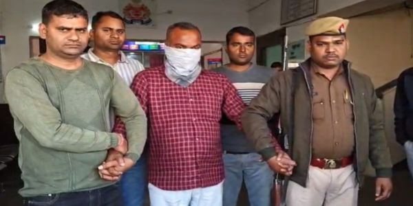 झांसी : 20 हजार की रिश्वत लेते हुए पीडब्ल्यूडी लिपिक रंगे हाथ गिरफ्तार