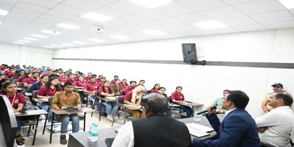 टीएमसी यूपीएससी विद्यार्थियों की परीक्षा हेतू, खास लेक्चर आयोजित