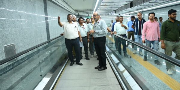 सुबह-सुबह मेट्रो सेवा बाधित, ब्लू लाइन पर यात्रियों की भारी परेशानी