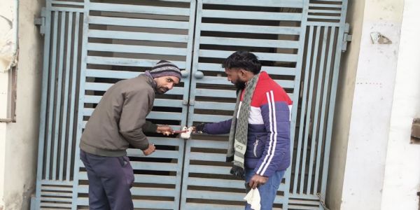 नगर निगम ने बकाया संपत्ति कर न भरने वाले दाे भवनों को किया सील