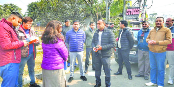 डीएम ने स्वच्छता व अतिक्रमण का लिया जायजा