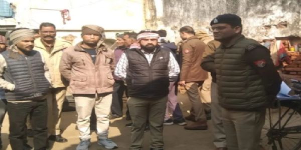 फिरोजाबाद : पत्नी की गला काटकर हत्या,आराेपित पति पुलिस हिरासत में