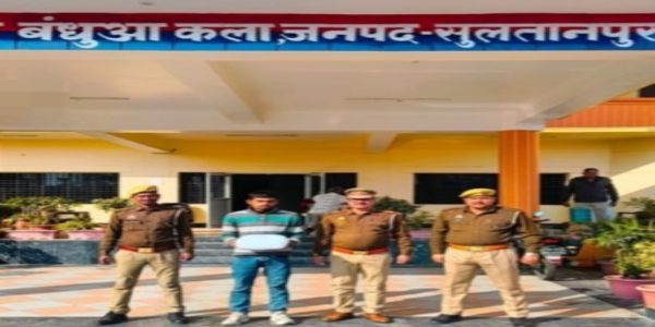 एक किलो 900 ग्राम गांजे के साथ तस्कर गिरफ्तार