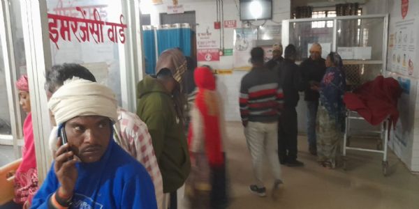 रोडवेज बस की टक्कर से ऑटो पलटा, चालक समेत 10 यात्री घायल