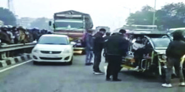 बाइक सवार दो युवकों की सड़क दुर्घटना में मौत