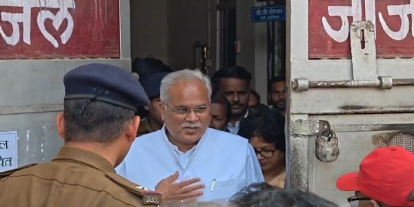 विधायक बालेश्वर साहू की गिरफ्तारी पर जांजगीर में सियासी तूफान, आरोप–प्रत्यारोप के बीच भूपेश बघेल पहुंचे जेल