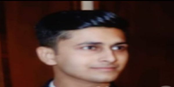 उद्योगपति के बेटे कैरव गांधी लापता, सरायकेला में झाड़ियों से मिली क्रेटा कार