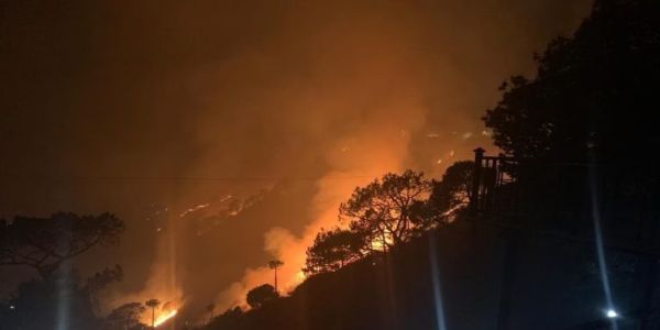 पुंछ में जंगल की आग दूसरे दिन भी भड़की, नियंत्रण रेखा पर ताजा बारूदी सुरंग विस्फोट