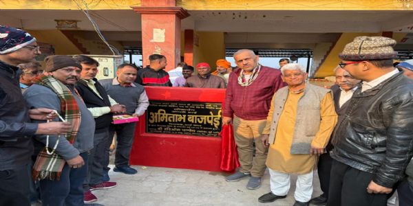 सरसैया घाट पर श्रद्धालुओं के लिए टीन शेड का विधायक ने किया लोकार्पण