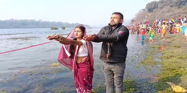 मकर संक्रांति पर मोहलबनी दामोदर घाट पर उमड़ा आस्था का जनसैलाब