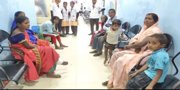 नारागांव के 10 लोगों को पालतू कुत्ते ने काटा, जिला अस्पताल में एंटी रेबीज वैक्सीन लगाया गया