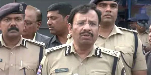 तेलंगाना में महिला अधिकारी के खिलाफ खबर प्रकाशित करने पर टीवी चैनल के तीन पत्रकार पुलिस हिरासत में