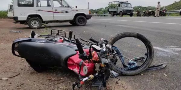 हरिद्वार-नजीबाबाद हाईवे पर बाइक-ट्रक हादसे में युवक-युवती की मौत