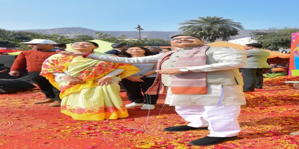 मुख्यमंत्री भजनलाल शर्मा ने पतंग उड़ाकर किया पतंग उत्सव का शुभारंभ