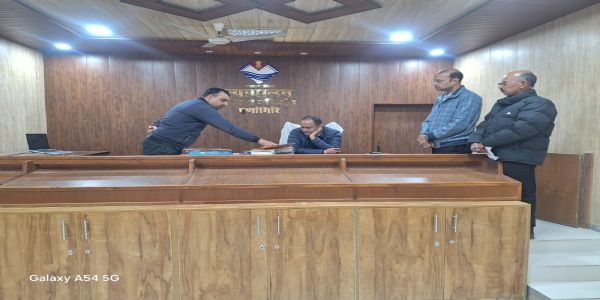 डीएम ने तहसील टनकपुर का किया औचक निरीक्षण, सुधार व सेवा गुणवत्ता पर दिया जोर