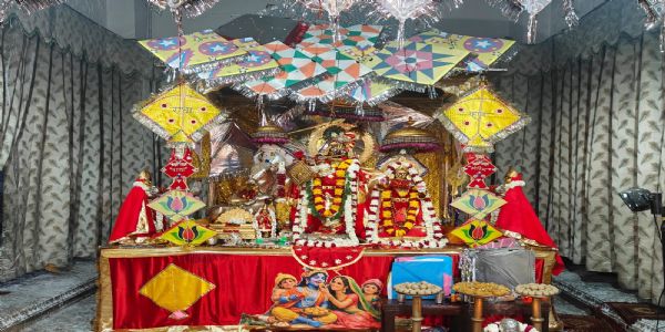 मकर संक्रांति पर गोविंद देवजी मंदिर में स्वर्ण-रजत पतंगों की सजाई झांकी