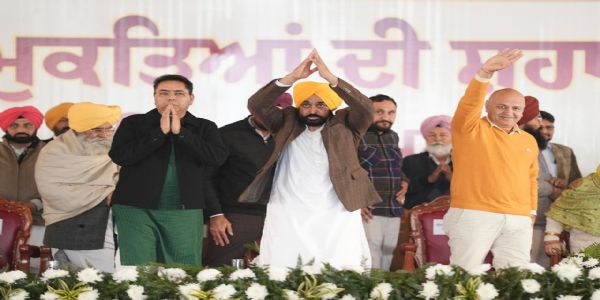 मकर संक्रांति पर मुख्यमंत्री मान ने गुरुद्वारा श्री टुट्टी गंढी साहिब में माथा टेका