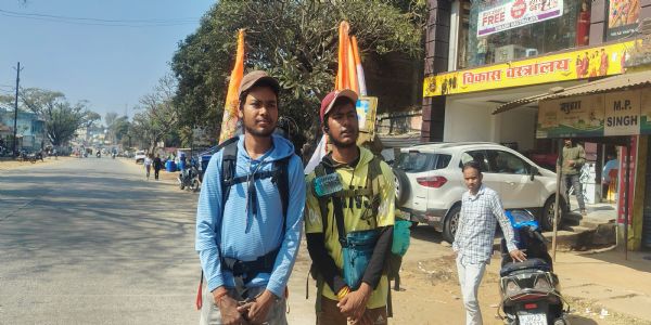 स्केटिंग से भारत दर्शन पर निकले चंदन–अमित तोरपा पहुंचे, लोगों ने किया स्वागत