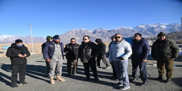 लद्दाख के मुख्य सचिव ने कारगिल हवाई अड्डे के कामकाज की समीक्षा की