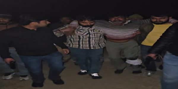 जालौन में गौकशी गिरोह से पुलिस मुठभेड़, दो आरोपित घायल, अवैध हथियार बरामद