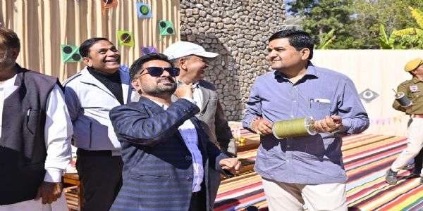 मकर संक्रांति का पर्व: छतों पर दिनभर चला पतंगबाजी का दौर