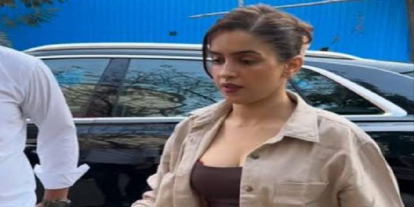 सान्या मल्होत्रा - फोटो सोर्स एक्स