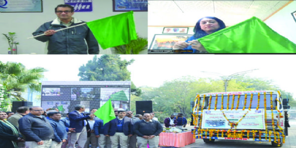 ट्रांसफॉर्मरों की आपूर्ति को हरी झंडी दिखाकर रवाना करते हुए ट्रांसफॉर्मरों की आपूर्ति को हरी झंडी दिखाकर रवाना करते हुए