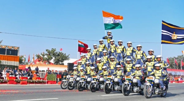 आधुनिक हथियारों के प्रदर्शन के बीच मुख्यमंत्री ने बढ़ाया सेना का मनोबल