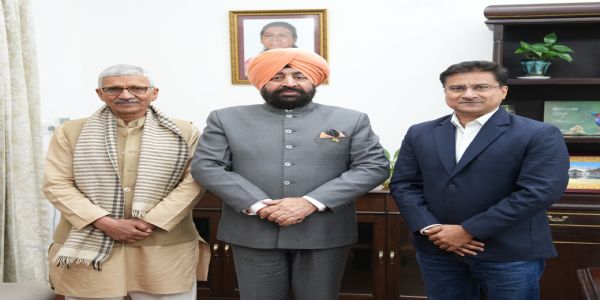 राज्यपाल से मिले आईआईटी रुड़की के वैज्ञानिक, जनोपयोगी शोध कार्यों की दी जानकारी