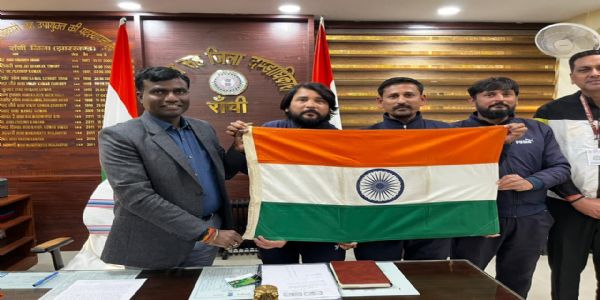 लिम्का बुक ऑफ वर्ल्ड रिकॉर्ड होल्डर टीम सदस्यों ने की डीसी से मुलाकात