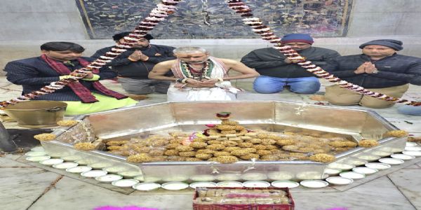 101 किलो लाई व तिलकुट से हुआ बाबा गरीबनाथ का महाश्रृंगार