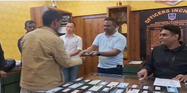 बागडोगरा पुलिस ने 30 गुमशुदा मोबाइल फोन बरामद कर लौटाए