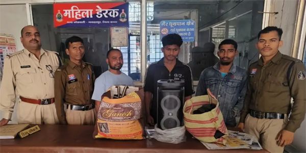 नारियल व्यापारी दुकान से 63 हजार की चाेरी के तीन आराेपित गिरफ्तार