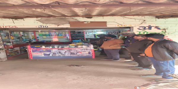 मोबाईल दुकान का शटर तोड़ कर चोरी