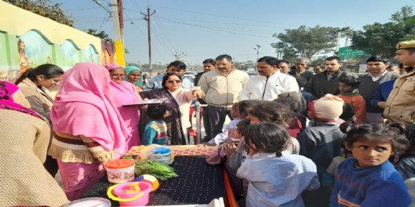 औरैया के लालपुर में जनकल्याणकारी मेला आयोजित, ढाई सौ लाभार्थियों को मिला योजनाओं का लाभ