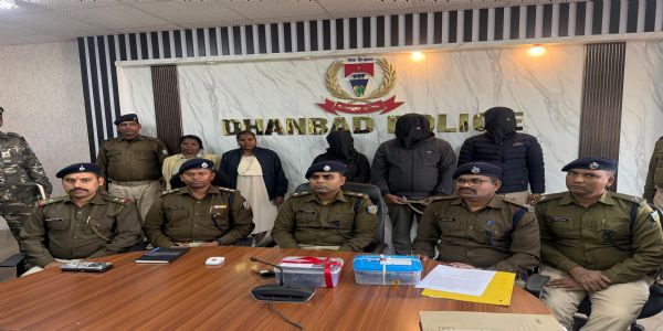 शराब पीने के बाद झगडे से परेशान बेटे और बेटी ने कर दी पिता की हत्‍या, तीन गिरफ्तार