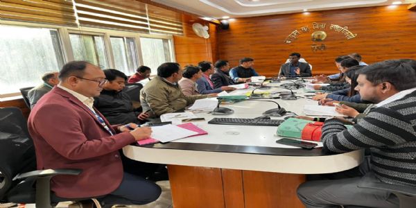 योजनाओं के क्रियान्वयन में पारदर्शिता और गुणवत्ता का रखें ध्यान : उपायुक्त