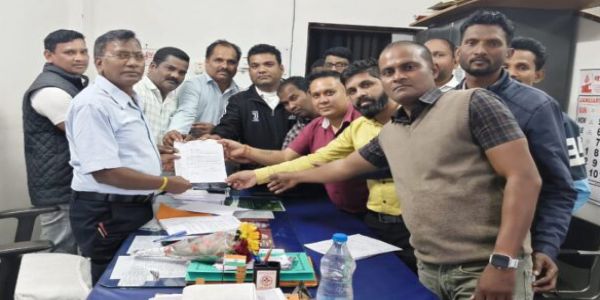 शिक्षक (एलबी) संवर्ग की मांगों को लेकर शिक्षक फेडरेशन ने साैंपा ज्ञापन