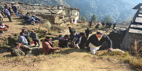 विधायक विनय कुमार ने प्रशासन के साथ किया आगजनी स्थल का दौरा, अभी तक 4  शव अवशेष  बरामद अन्यों  की तलाश जारी 