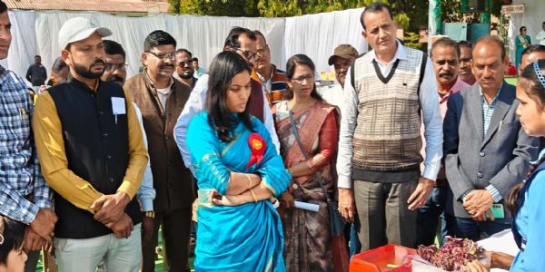 सिवनीः करके सीखने की मिसाल बनी जिला स्तरीय विज्ञान व पर्यावरण प्रदर्शनी