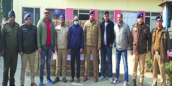 दस टायरा ट्रक से तीन सौ पेटी अंग्रेजी शराब बरामद, चालक गिरफ्तार