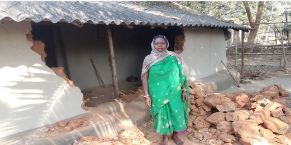 जंगली हाथी ने घर और गोदाम को पहुंचाया नुकसान