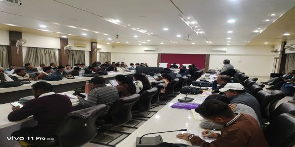 राजगढ़ः शासकीय योजनाओं की समीक्षा बैठक आयोजित, लापरवाही पर सेवा समाप्ति व वेतन काटने के निर्देश