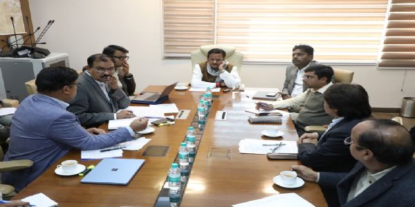 जनहितैषी योजनाओं में गुणवत्ता और समयबद्धता के साथ करें कार्य : उप मुख्यमंत्री शुक्ल